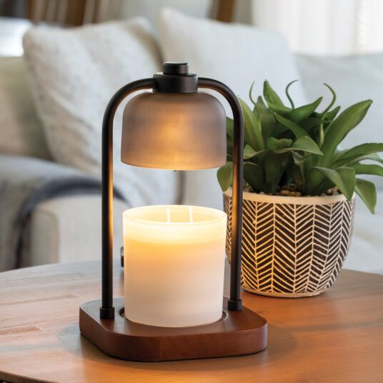 Creating a Cozy Home Atmosphere with Candle Warmers: Ideas and Inspiration